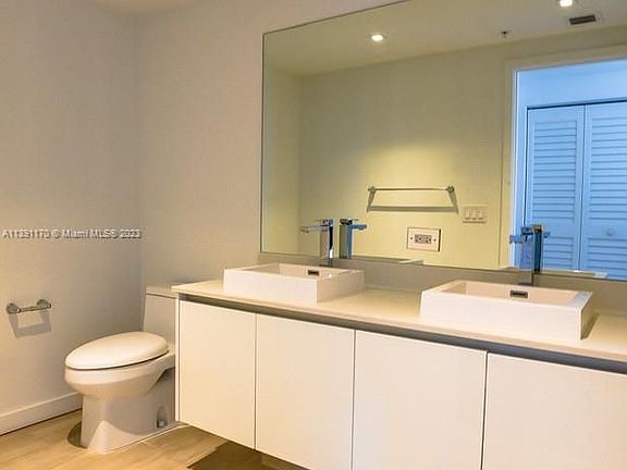 5th image of 1600 SW 1st Ave APT 701