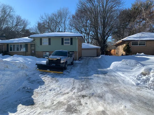 2541 Bittersweet Ln N, Maplewood, MN 55109