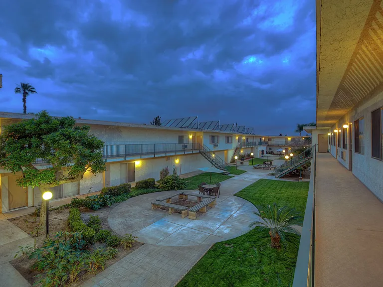 321 E Lincoln Ave — Photo 13