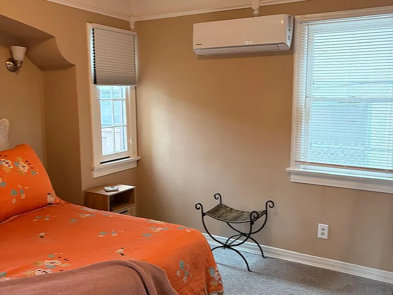 70 Roswell Ave — Photo 8