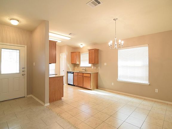 5th image of 4604 Green Meadow St