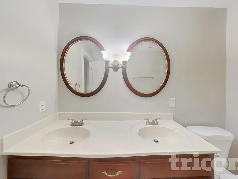 2911 Wolves Trl — Photo 14