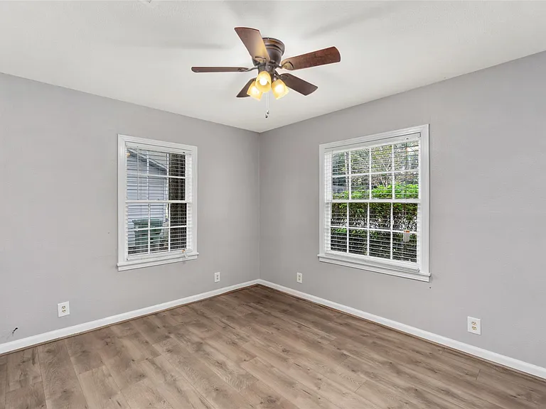 1110 Woods Dr — Photo 16