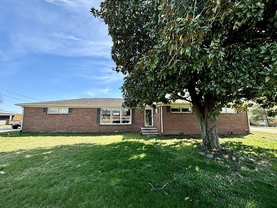 1st image of 223 Cardinal Dr
