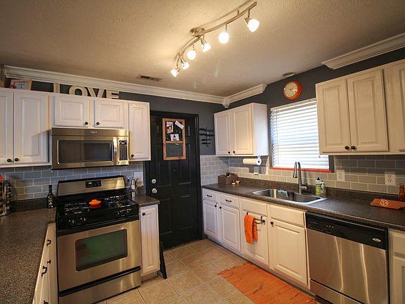 2nd image of 8408 Ashley Oak Way