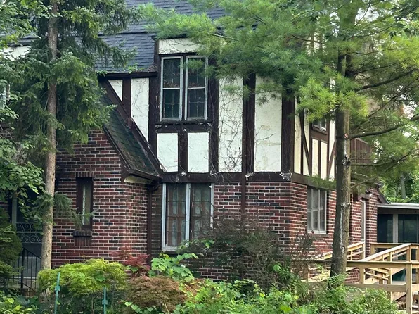 18175 Avilla Blvd, Lathrup Village, MI 48076