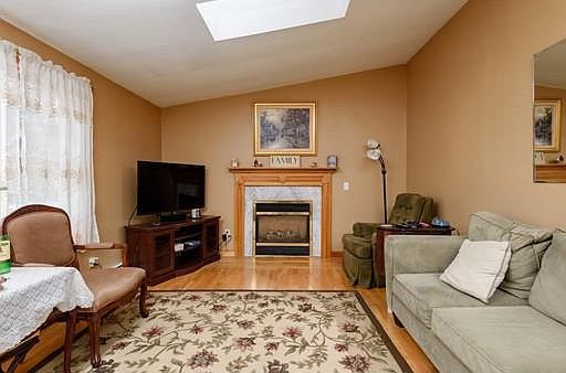 4th image of 23 Campbell St