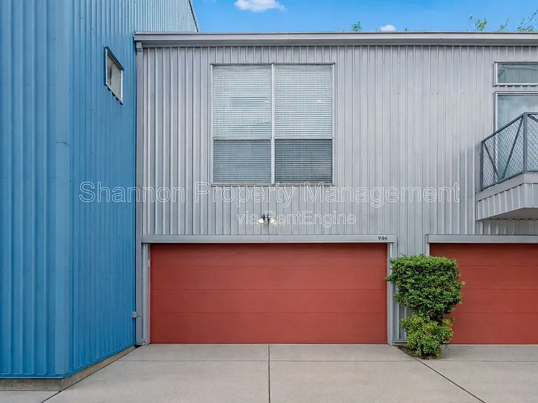 906 Andrews St — Photo 23