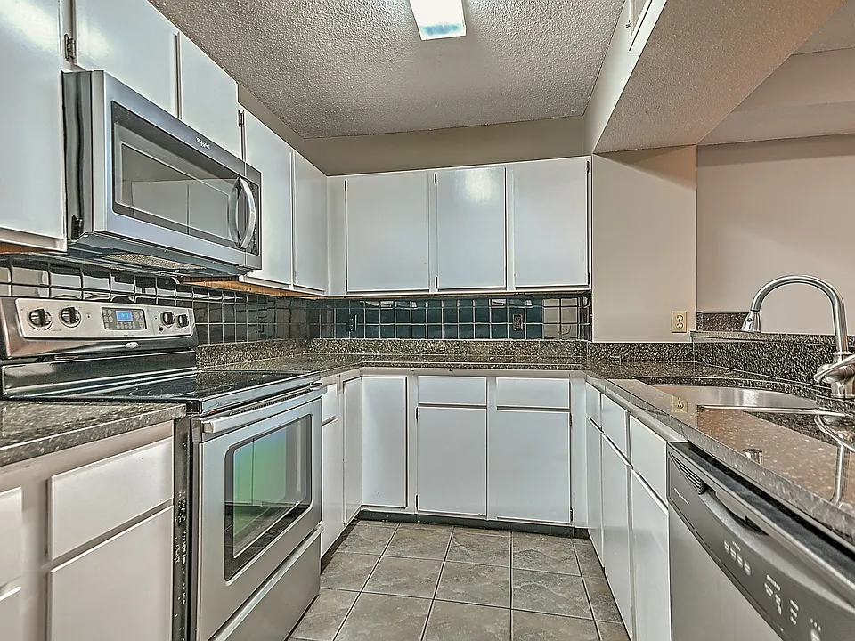 109 Beechnut St #4