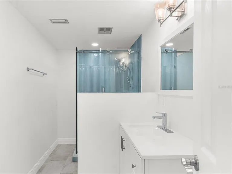 13726 Michelle Ave — Photo 17