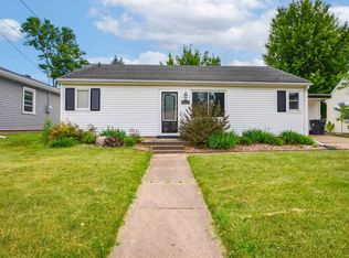 810 Lawndale Ave, Pekin, IL 61554