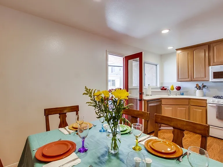 831 Allerton Ct — Photo 27