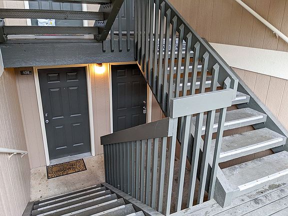 2nd image of 3605-3625 Belle Vista Ct S #103