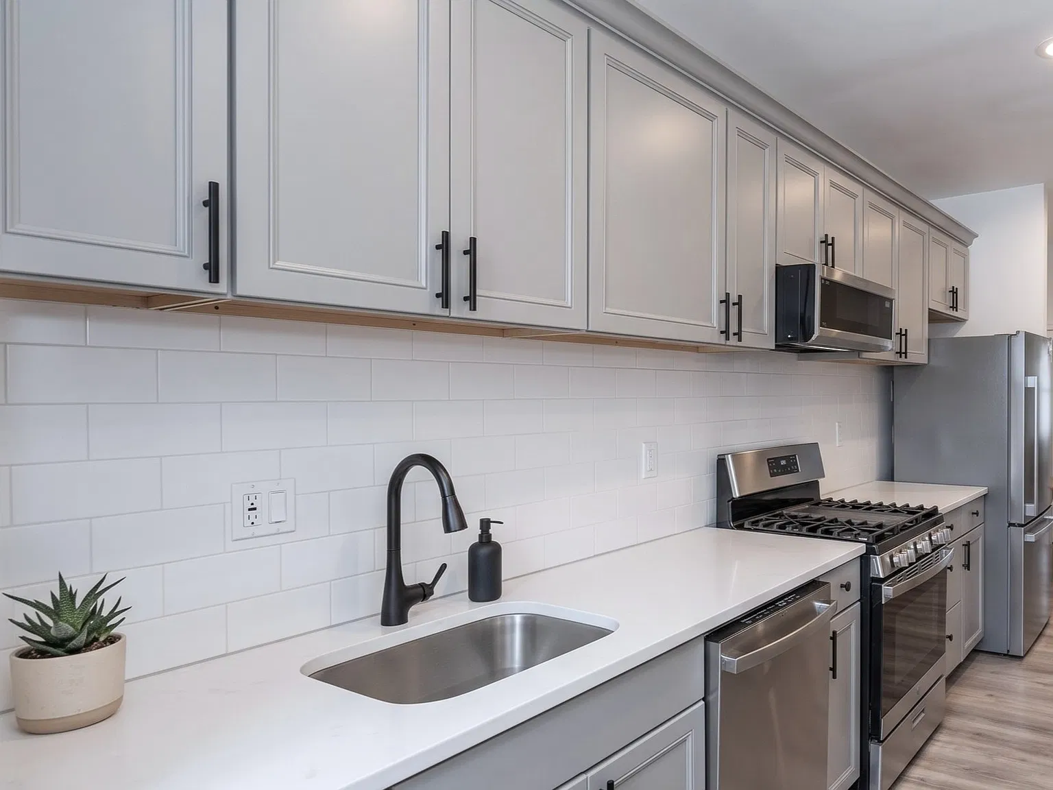 5 bed, 3000 sqft, $3,375 — Photo 1