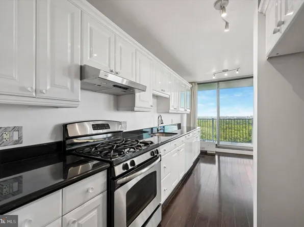 16E 3900 Frd, Philadelphia, PA 19131
