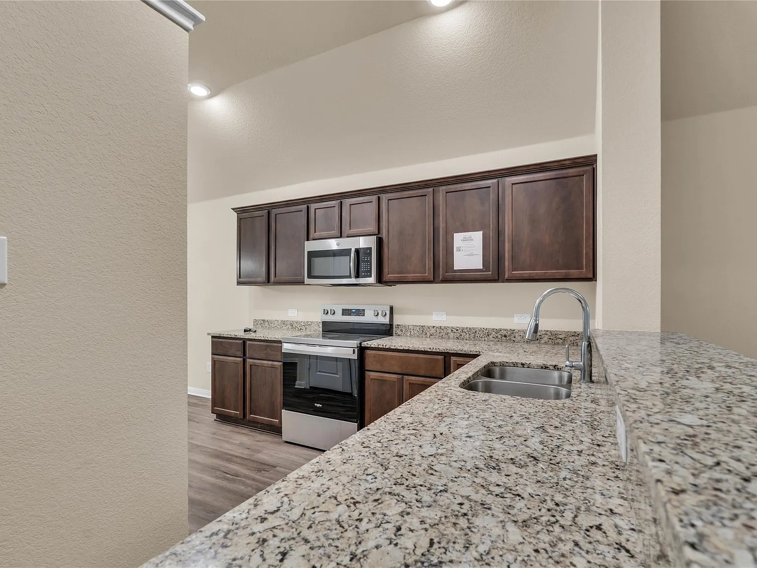 3 bed, 2.0 bath, 1396 sqft, $1,700 — Photo 4