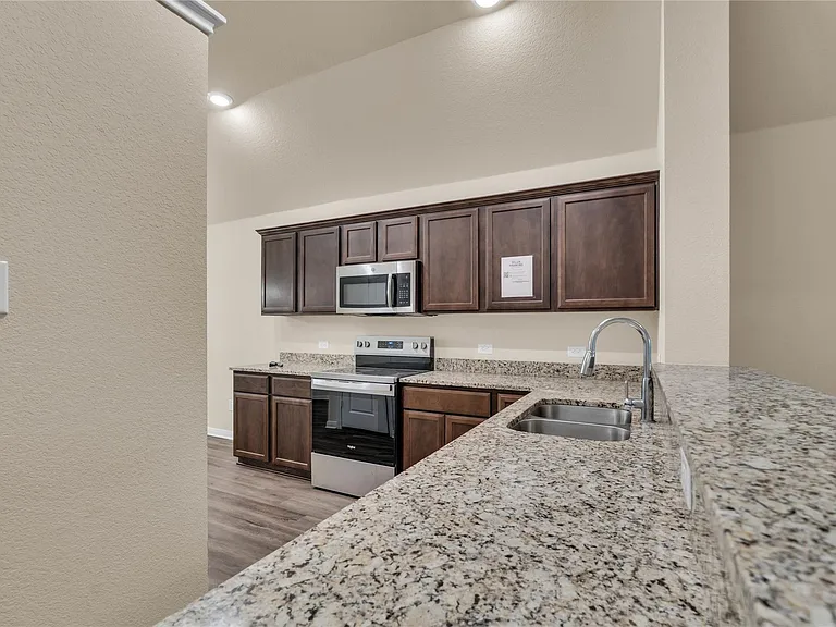 6407 Hercules Ave — Photo 3