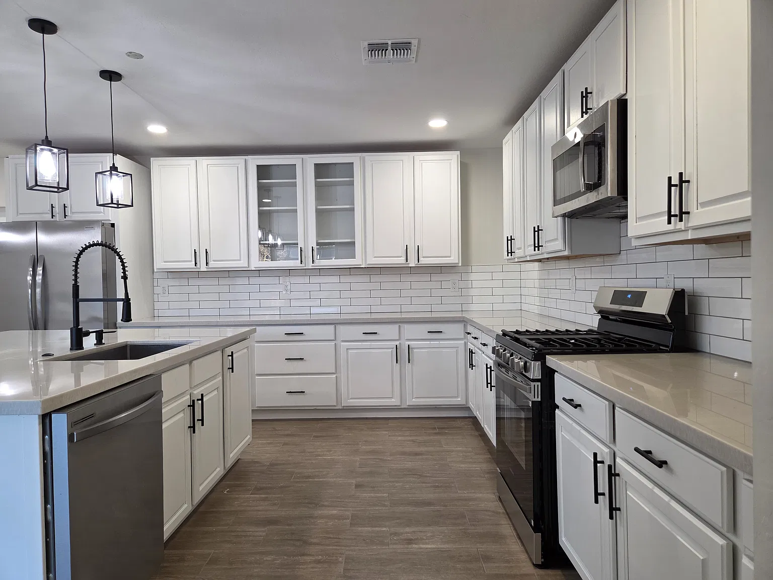 4 bed, 1630 sqft, $2,500 — Photo 4