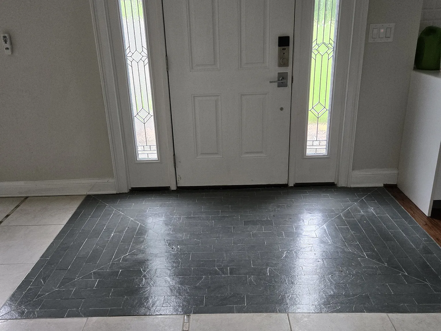 1221 Bradford Ln — Photo 4