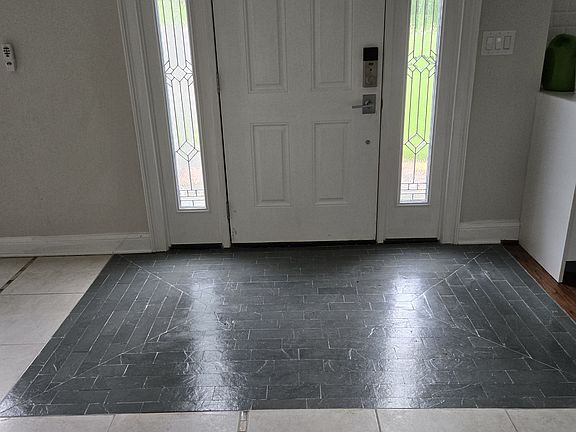 4th image of 1221 Bradford Ln