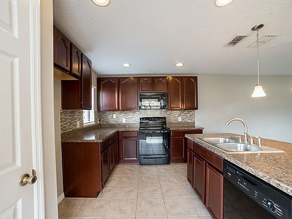 3rd image of 2258 Seven Oaks Dr