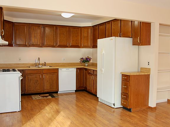 5th image of 119 S Pleasant Ave