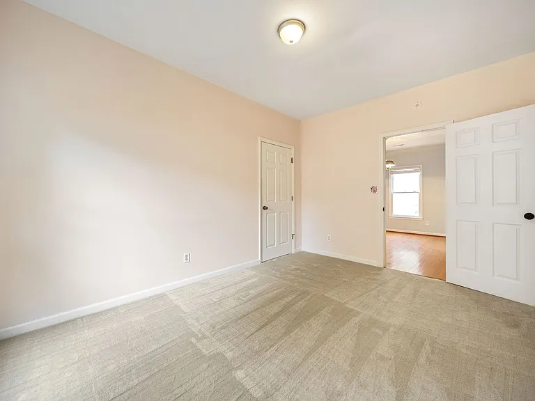 804 Gerard St — Photo 10