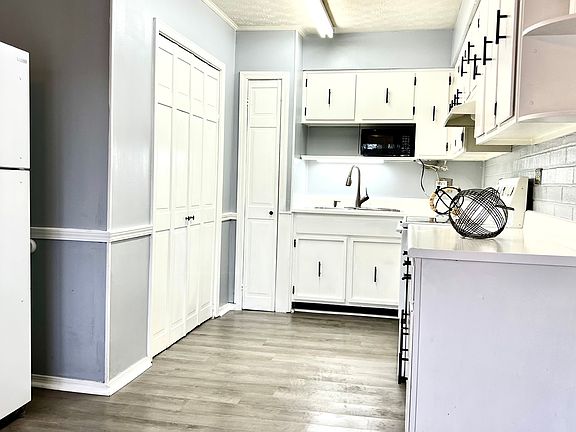 4th image of 8903 Wimsatt Way