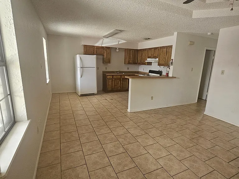 801 W Stubbs St #7 — Photo 7