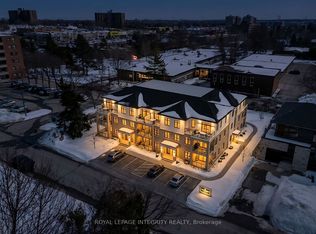 22 Rossland Ave, Ottawa, ON K2G 2K4