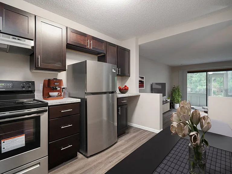 Glen at Burnsville Apartments — Photo 7