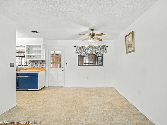 2nd image of 1622 Chatsworth St