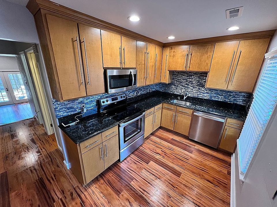 1st image of 1113 Llewellyn Mews