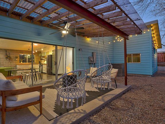 3rd image of 2202 Santa Rosa St
