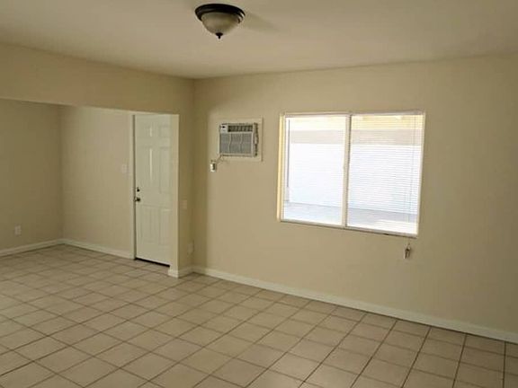 2nd image of 221 S Pasadena Ave