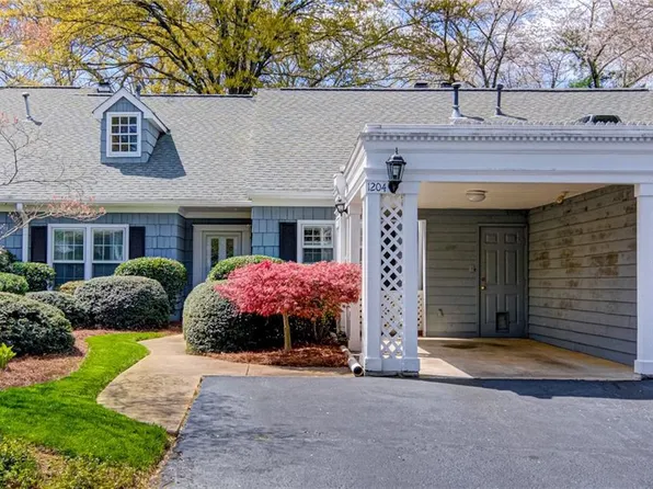 1204 Kent Place Ln, Winston Salem, NC 27104