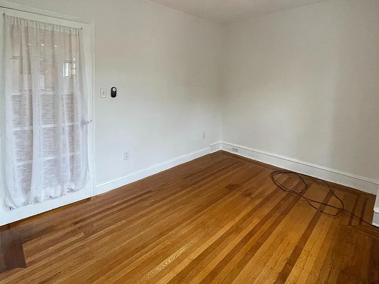 641 Bainbridge St #B — Photo 12