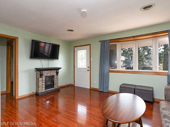 5th image of 5856 W 88th St