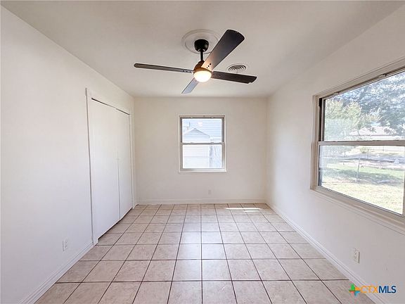 4th image of 303 Currie Ave