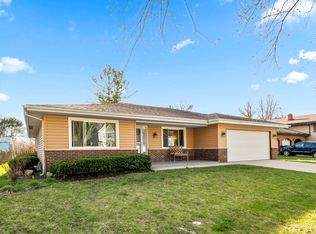 1119 Langley Cir, Naperville, IL 60563