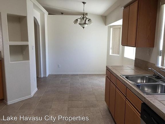 4th image of 3999 Montezuma Dr