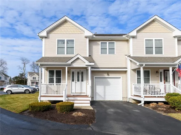 28 Silver Cup Cir, West Warwick, RI 02893