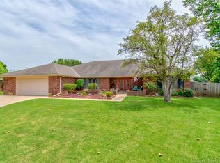 3304 Brighton Ln, Bartlesville, OK 74006