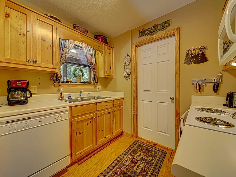 738 Laurel Hill Rd — Photo 10