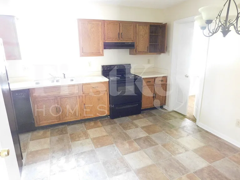 2428 Green Glen Dr — Photo 4