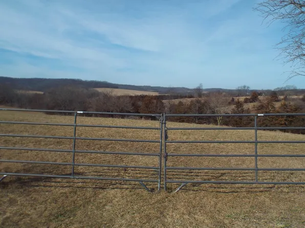 Clark Ln, Elizabeth, IL 61028