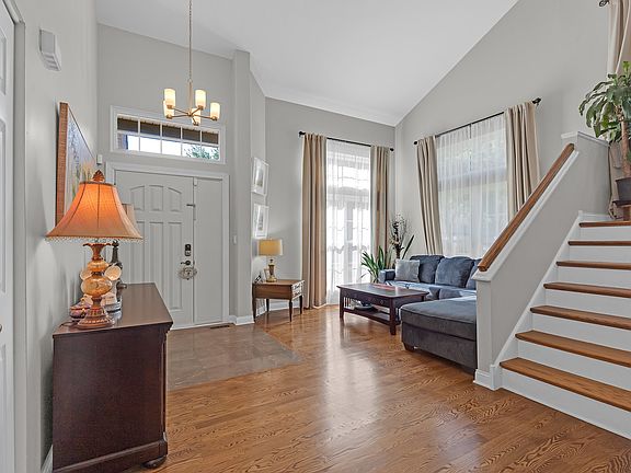 5th image of 585 Marseilles Cir