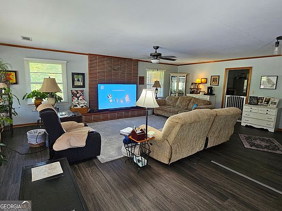 5th image of 700 Brookwood Dr