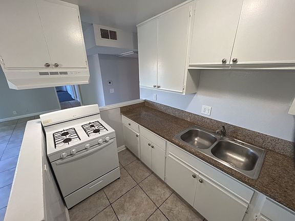 4th image of 13610 Vanowen St APT 205