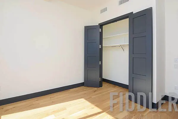 Rented by The KCI Group | media 4